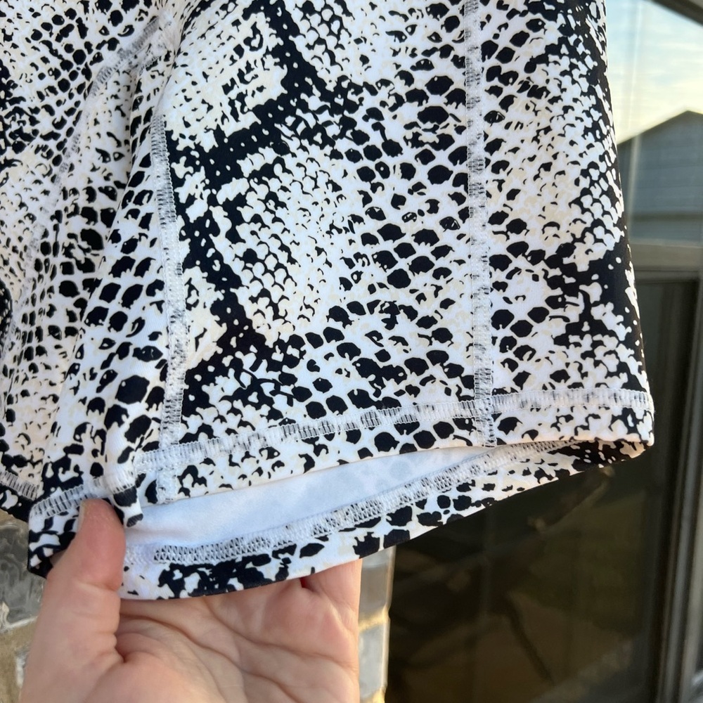 Balance Athletica the Rider Shorts - Python - Picture 5 of 12